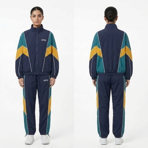 Survêtement coupe-vent pour femme avec doublure en mesh - Ensemble 2 pièces à capuche pour tenue décontractée Marque privée - Product Image 5