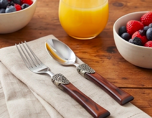 Ensemble de couverts élégants avec manche en bois et lames en acier inoxydable poli miroir pour les tables de mariage - Product Image 3