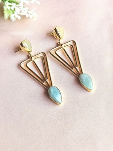 Boucles d'oreilles pendantes géométriques plaquées or avec pierres naturelles serties clos, style bohème pour femme, bijoux à porter au quotidien - Product Image 2