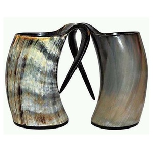 Chope en corne de Viking |   Mug en corne naturelle gravé sur mesure |   Mug en corne de buffle, cadeau médiéval et fantastique pour Noël - Product Image 4