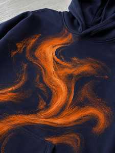 Sudadera con Capucha Azul Marino Oscuro con Diseño de Llamas Naranjas, Sudadera Informal para Hombre, Corte Regular, Ropa de Otoño - Product Image 4