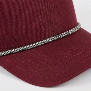 หมวกเบสบอลสีแดงเบอร์กันดี ขอบหมวกมีเชือกสีเงิน ปรับขนาดได้ ดีไซน์อุปกรณ์เสริมสำหรับวิ่ง ระบายอากาศได้ดี - Product Image 4