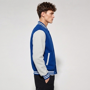 Veste de style universitaire élégante, conçue avec des matériaux de qualité supérieure, offrant un confort et une chaleur exceptionnels, et un look athlétique classique. - Product Image 3