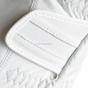 Gants de golf à forte adhérence avec construction en microfibre douce, conception performante pour toutes les conditions météorologiques pour un swing stable et un ajustement confortable - Product Image 1