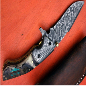 Cuchillo de caza de acero de Damasco con hoja de punta caída, perilla para el pulgar y mango de hueso, para uso en camping al aire libre. - Product Image 2