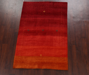 Tapis persan en laine rouge noué à la main Lori Gabeh Baft, écologique, antidérapant, à poils moyens, géométrique, pour salon, bureau, hôtel, bar - Product Image 6