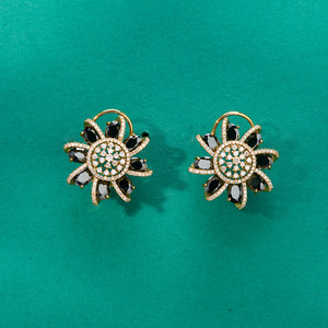 Dernières boucles d'oreilles tendance avec zircon cubique et laiton plaqué rhodium, style classique pour femme, bijoux d'anniversaire d'Inde - Product Image 3