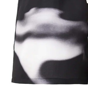 Shorts de pyjama confortables pour hommes avec taille élastique, vêtements de sport légers en satin de soie imprimé par sublimation, couleur unie - Product Image 2