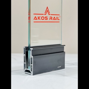 Balustrade de balustrade de lumière LED en aluminium à canal en U d'OEM 6mm-20mm verre sandwich trempé sans cadre pour l'extérieur hôpitaux centres commerciaux - Product Image 3