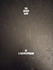 มือที่มองไม่เห็น โดย ราล์ฟ เอปเปอร์สัน หนังสือปกอ่อนขายดีสำหรับผู้ใหญ่ - Product Image 3