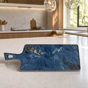 Tabla de cortar de madera y resina Ocean Wave con base de madera dura natural para una preparación de alimentos duradera y para exhibir en la cocina - Product Image 3