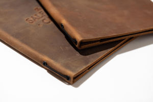 Elegante Porta Menús de Cuero de Lujo con Diseño Plegable y Protección para Restaurante, Cafetería, Hotel y Comida Fina-LMC-0174 - Product Image 3