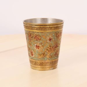 Verre à eau en laiton pur avec motif floral gravé à la main, gobelet pour la maison, la cuisine, la boisson ayurvédique saine, hôtel - Product Image 2