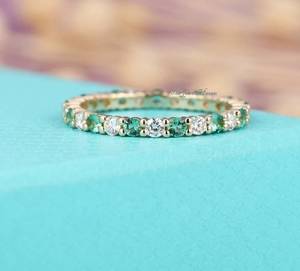 Anillo de Boda de Moissanita con Corte Redondo, Anillo de Boda con Esmeralda Verde, Anillo de Boda, Anillo Nupcial, Anillo de Boda de Moissanita para Mujer - Product Image 1