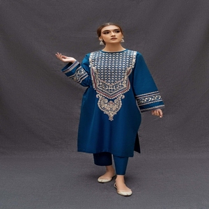 Vestido Shalwar Kameez paquistaní bordado en color morado para mujer, personalizable, con MOQ bajo, el más vendido de 2026 - Product Image 3