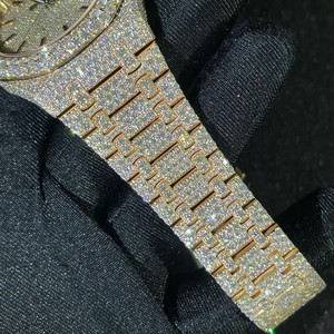 นาฬิกาข้อมือรุ่นลิมิเต็ดอิดิชั่น สแตนเลสสตีล ระบบออโตเมติก ดีไซน์คลาสสิก ฮิปฮอป สำหรับทุกเพศ  งานฝีมือประณีต  ตกแต่งด้วยอัญมณีสวยงาม - Product Image 2