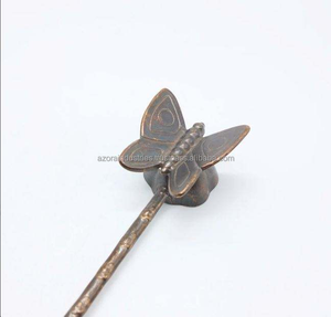 Candelabro de Metal Plateado con Forma de Abeja de Miel Hecho a Mano Ecológico de Navidad de Azora Industries para Decoración del Hogar - Product Image 4