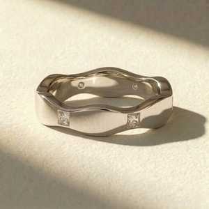 Bague en or massif 14 carats avec diamant taille princesse 0,10 carat et bord ondulé, sertie d'un anneau en or massif 14 carats avec diamant de laboratoire, cadeau de mariage ou de promesse unisexe - Product Image 6