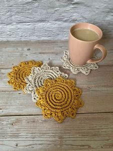 Impresionantes Posavasos de Ganchillo con Diseño de Rayos de Sol Naranja Durazno, Hechos a Mano, de Algodón, Resistentes a las Manchas, para Tazas, Decoración Boho y Rústica - Product Image 2