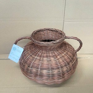 Solution merveilleuse pour la décoration intérieure : un vase-urne en rotin rustique et charmant, provenant du Vietnam. - Product Image 6