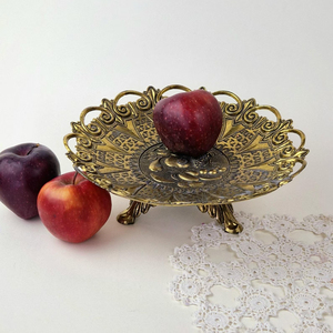 Support à gâteau rétro créatif doré avec plateau en métal et en verre, accessoires de table de dessert pour mariage et présentoir de table de cuisine à domicile - Product Image 1