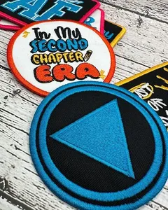 Parche Termoadhesivo Bordado con Estampado de Pantera, Forma Irregular, Tela Tejida, Insignia Decorativa con Corte Láser - Product Image 3