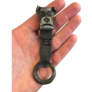 Ouvre-bouteille en fer au design minimaliste en forme de tête de chien, finition noire thermolaquée, pour la décoration d'anniversaires et d'événements - Product Image 1