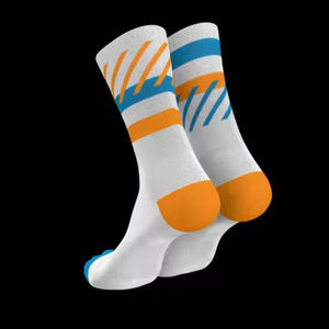 Chaussettes de football respirantes antidérapantes en gros avec logo personnalisé pour hommes, chaussettes de sport athlétiques en Spandex/Polyester pour l'hiver - Product Image 4