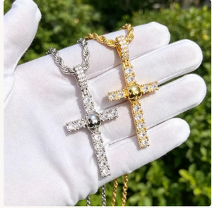 Pendentif Croix avec Crâne et Diamants Moissanite Sertis, Breloque de Bijoux de Luxe, Vente en Gros - Product Image 2