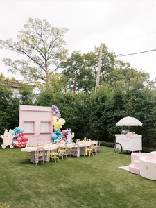 Chaises pour enfants en rotin faites à la main pour la location événementielle, les anniversaires, les mariages, les réceptions, les cabines photo et la décoration de lieux de fête - Product Image 6