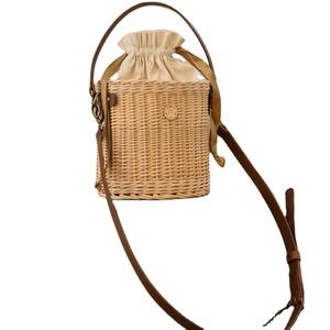 Bolso redondo de ratán con forro de algodón - Product Image 1