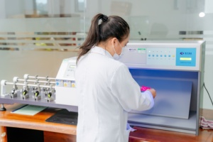 Stampa di tessuti a inchiostro UV-disegni digitali personalizzati unici su tela, rete, pelle e altro per moda, abbigliamento, scarpe e accessori - Product Image 5