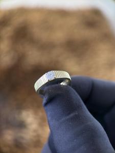แหวนเพชรเม็ดเดี่ยวดีไซน์หรูหราขายส่ง พร้อมทองคำแท้ 14k สำหรับผู้ชายและผู้หญิง เหมาะสำหรับงานหมั้น งานแต่งงาน และของขวัญวันครบรอบ - Product Image 3