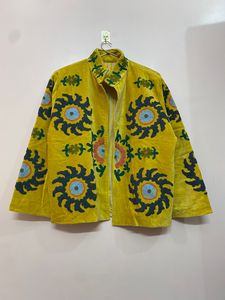 Chaqueta de invierno de terciopelo de algodón boho bordada Suzani, chaqueta étnica de diseñador para mujer, chaqueta artesanal hecha a mano para el invierno - Product Image 4