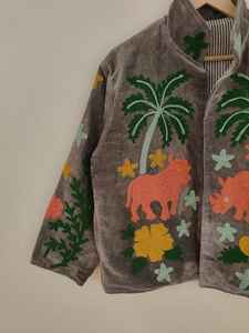 Chaqueta Bomber de Terciopelo Hecha a Mano, Color Marrón, Estilo Boho, Bordado Floral y Animal, Ecológica, Reversible, Manga Corta, para Festivales de Invierno - Product Image 3