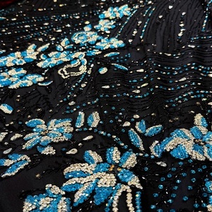 ผ้าลูกไม้หรูหราประดับด้วยงานปักลูกปัดอย่างหนัก สำหรับชุดเจ้าสาว ชุดราตรี เสื้อผ้าดีไซเนอร์ และงานแฟชั่นพิเศษ - Product Image 1