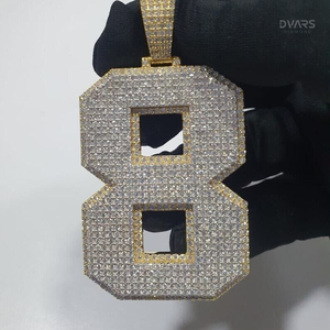 Colgante de Diamantes Dvars Personalizado, Joyería Hip Hop, Colgante con Letra y Número de la Suerte, Chapado en Oro de 18K, Colgante de Moissanita de Lujo - Product Image 1