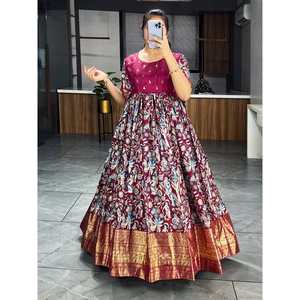 Robe en soie Dola fantaisie avec imprimé Kalamkari et travail de marquage à chaud, couleur bordeaux - Product Image 1