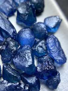 Lot de saphirs bruts bleus royal naturels de qualité facettée pour la fabrication de bijoux, fournisseur en gros - Product Image 3