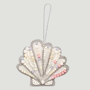 Adorno Colgante de Conchas Marinas Hecho a Mano con Zari – Colores Vibrantes, Decoración Artesanal India para el Hogar, Arte Mural Boho, Decoración Festiva y Regalo Único - Product Image 2