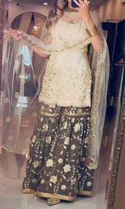 Ensemble Sharara vert en Faux Georgette avec sequins Zardosi brodés et imprimé numérique, avec Dupatta, pour femme, idéal pour mariages indiens d'hiver, fêtes et festivals - Product Image 2