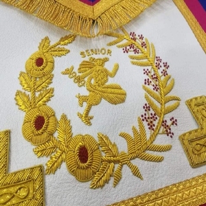 Delantal Masónico Azul con Bordado Dorado, Regalia Superior con Flecos Dorados, Costura Clásica - Product Image 4