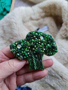 Broche brodée perlée haut de gamme, accessoire décoratif fait main pour robes, blazers et châles - Product Image 2