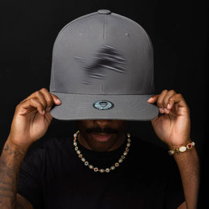 Gorra de Gran Tamaño Unisex Noggin Boss con Logotipo Personalizado Bordado, Gorra Ajustada Gigante Roja con Espuma de Alta Calidad - Product Image 3