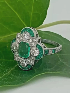 Anillo de Compromiso de Plata 925 con Acabado en Oro Blanco de 14K, con Diamante CZ Creado en Laboratorio y Corte Esmeralda Verde Estilo Art Deco de 2.8CT - Product Image 6