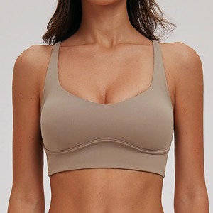 Ensemble de yoga 2 pièces pour femmes, vente en gros personnalisée, extensible dans quatre directions, soutien-gorge de sport sans couture et leggings élastiques taille haute - Product Image 4