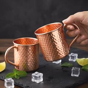 Tasses à Moscow Mule en cuivre modernes, élégantes, accessoires de bar à cocktails haut de gamme, accessoires de cuisine faits à la main pour l'accueil - Product Image 1