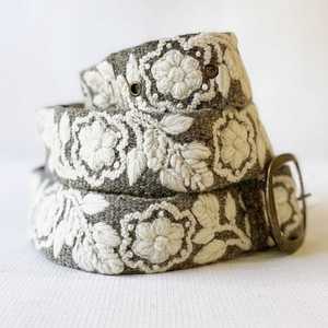 Ceinture brodée haut de gamme, ceinture de créateur abordable pour femmes, idéale pour les saris, les kurtis et les tenues de fête, avec broderie artisanale - Product Image 4