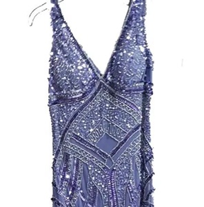 Robe longue sans manches à silhouette droite, brodée à la main avec des perles et des paillettes - Product Image 2