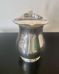 Carafe de service en acier inoxydable martelé faite à la main avec couvercle, pichet à eau en métal durable pour l'hôtellerie, la restauration et la maison - Product Image 5